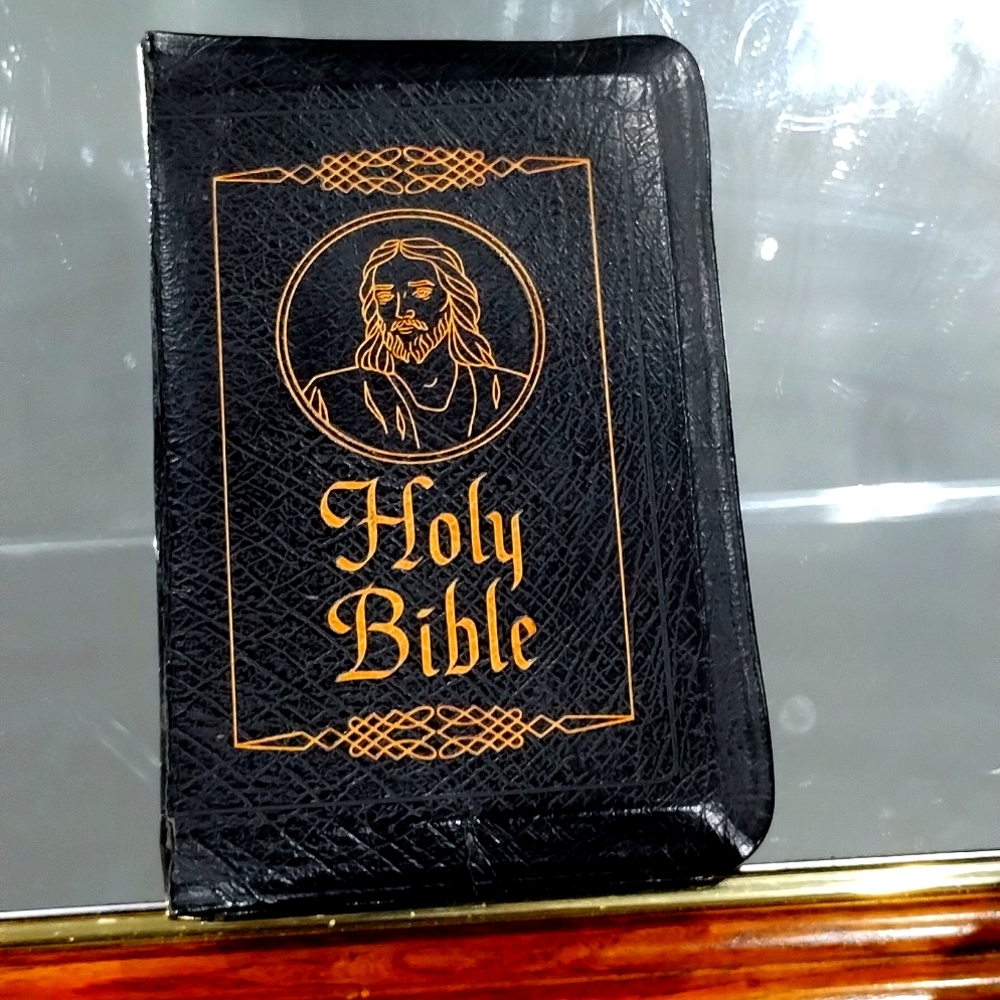 The Holy Bible Golden Book Edition